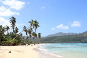 Karibik Urlaub mit Kleinkind am Traumstrand