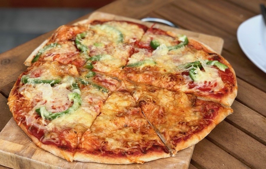 Urlaub Zuhause mit Kindern kulinarische reisen Pizza