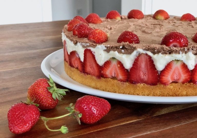 Erdbeer-Torte mit Vanillepudding und Schoko-Sahne | Rezept - Reise-Mama