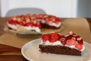 Erdbeer-Schoko-Kuchen mit Pudding Rezept Erdbeertorte