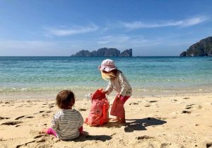 Entspannt reisen mit Kleinkind Tipp outdoor Rucksack