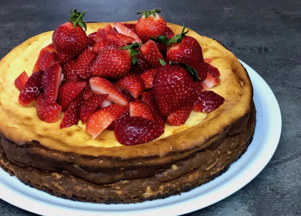 Quark-Gries-Kuchen mit ERdbeeren