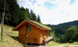 Schwarzwald Ferienhaus nachhaltig mit Schindeln gebaut