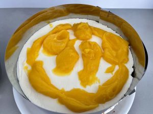 So gelingt ein Fruchtspiegel auf der sommerlichen Torte